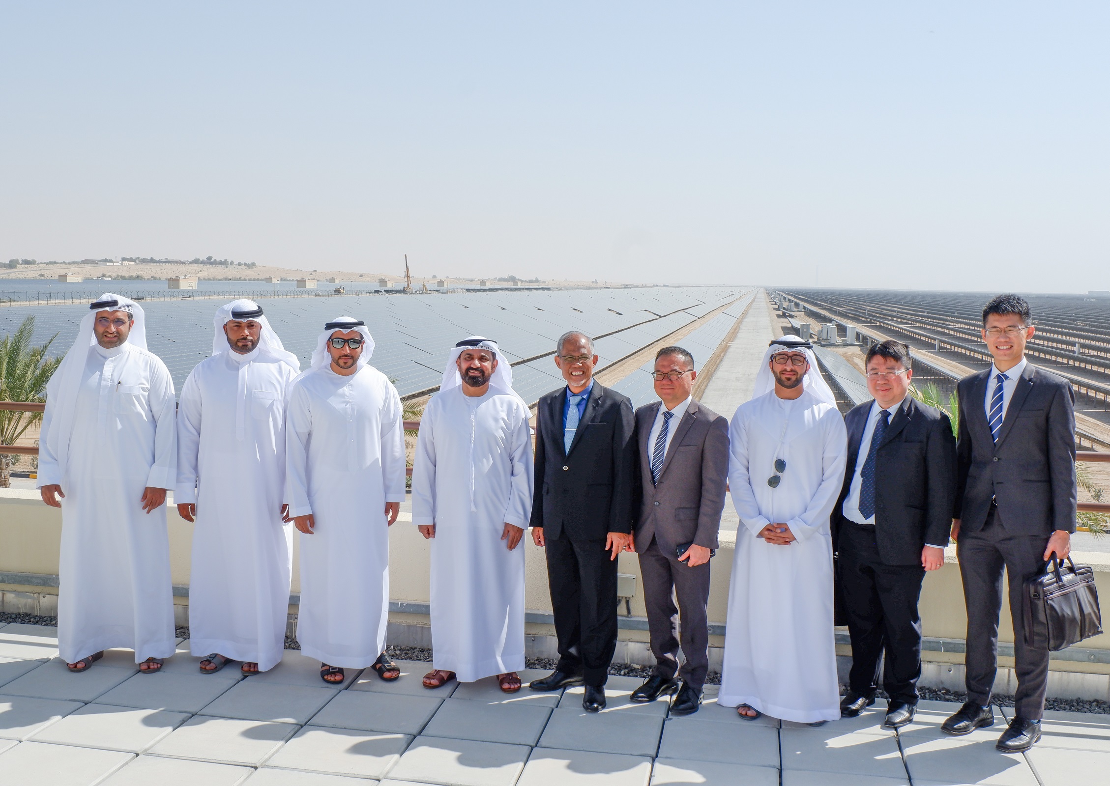 Singapore's Minister of Environment and Water Resources tours DEWA's projects in clean and renewable energy - Utilities Middle East