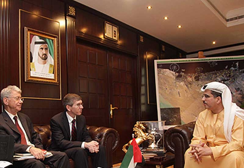 DEWA CEO and MD Saeed Mohammed Al Tayer (R) with the US Consul General to Dubai DEWA CEO and MD Saeed Mohammed Al Tayer (R) with the US Consul General to Dubai