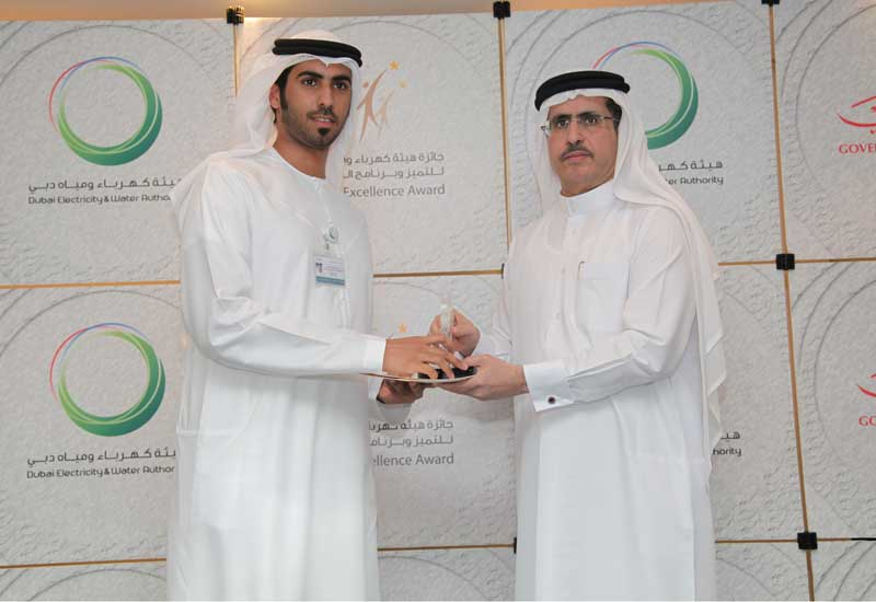 An employee receives his award from Saeed Mohammed Al Tayer (R). An employee receives his award from Saeed Mohammed Al Tayer (R).