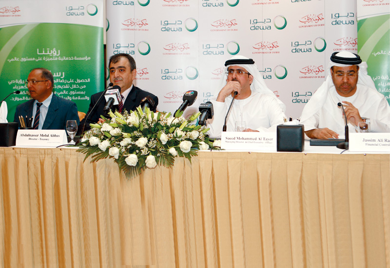 The announcement of the successful refinancing, worth US $2.2 billion, drew a number of DEWA executives and bank representatives. The announcement of the successful refinancing, worth US $2.2 billion, drew a number of DEWA executives and bank representatives.