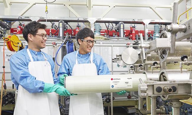 LG chem staff at one of the company's factories LG chem staff at one of the company's factories