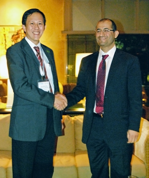 Tan Kwee Kok, CEO of Salcon with Majid Al Mansouri, secretary general of the Environment Agency at the signing ceremony. Tan Kwee Kok, CEO of Salcon with Majid Al Mansouri, secretary general of the Environment Agency at the signing ceremony.
