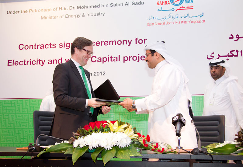 Dr. Andreas Heine, CEO Smart Grid Services, Siemens AG and HE Dr. Mohammed bin Saleh Al-Sada, Minister of Energy & Industry for Qatar. Dr. Andreas Heine, CEO Smart Grid Services, Siemens AG and HE Dr. Mohammed bin Saleh Al-Sada, Minister of Energy & Industry for Qatar.