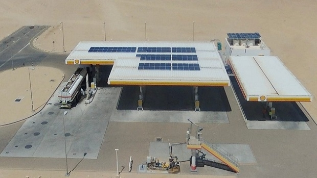 The Shell Mukhaizna service station’s solar system will contribute to the reduction of the site’s carbon footprint by approximately 900 tons in an average of 25 years The Shell Mukhaizna service station’s solar system will contribute to the reduction of the site’s carbon footprint by approximately 900 tons in an average of 25 years
