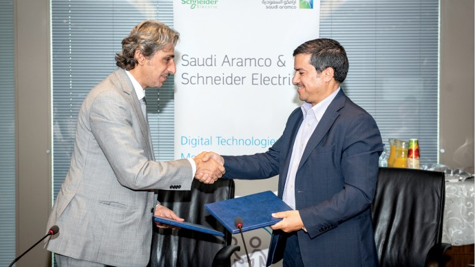 Najib A. Al-Naim (left) and Ahmad A. Al Ghamdi(right), after signing a memorandum of understanding to pursue a variety of Fourth Industrial Revolution solutions under the Digital Transformation Program led by Saudi Aramco’s Technical Services Najib A. Al-Naim (left) and Ahmad A. Al Ghamdi(right), after signing a memorandum of understanding to pursue a variety of Fourth Industrial Revolution solutions under the Digital Transformation Program led by Saudi Aramco’s Technical Services