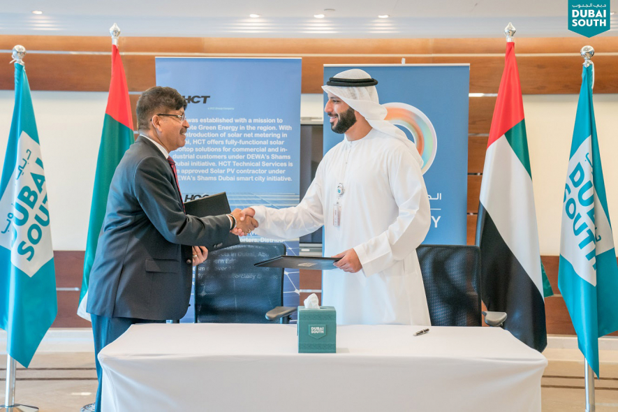 Ismail Al Marzooqi (right), CEO of South Energy, with Unni Krishnan, CEO of HCT & HCC Group following the agreement signing Ismail Al Marzooqi (right), CEO of South Energy, with Unni Krishnan, CEO of HCT & HCC Group following the agreement signing