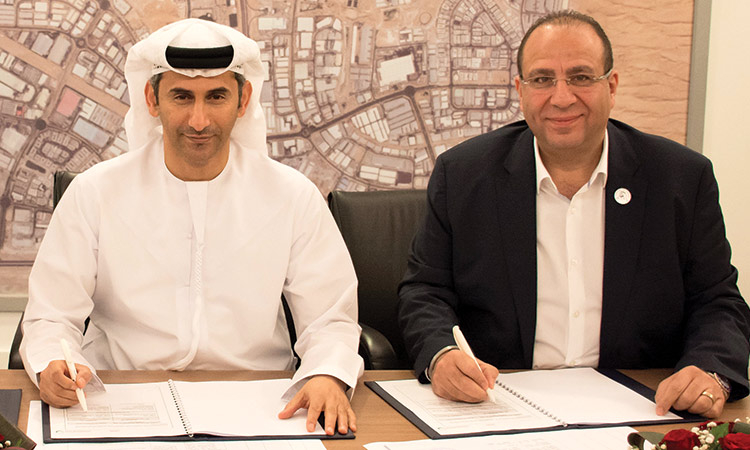 DIP General Manager Omar Al Mesmar and Dr. Mostafa Al Guezeri, MD UAE, Gulf and Near East for ABB Industries sign the contract DIP General Manager Omar Al Mesmar and Dr. Mostafa Al Guezeri, MD UAE, Gulf and Near East for ABB Industries sign the contract