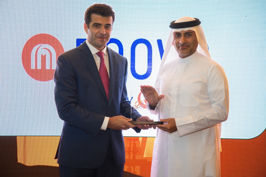 Khaled Al Huraimel, Group CEO of Bee'ah receives the Clean Energy Award at the Middle East Energy Awards Khaled Al Huraimel, Group CEO of Bee'ah receives the Clean Energy Award at the Middle East Energy Awards